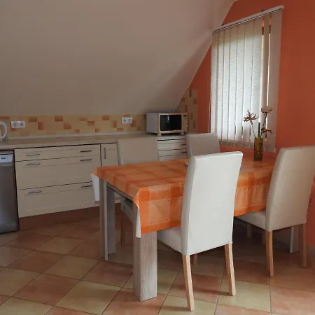 Petra Apartmanhaz דירה *