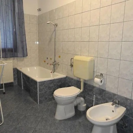 Petra Apartmanhaz דירה *